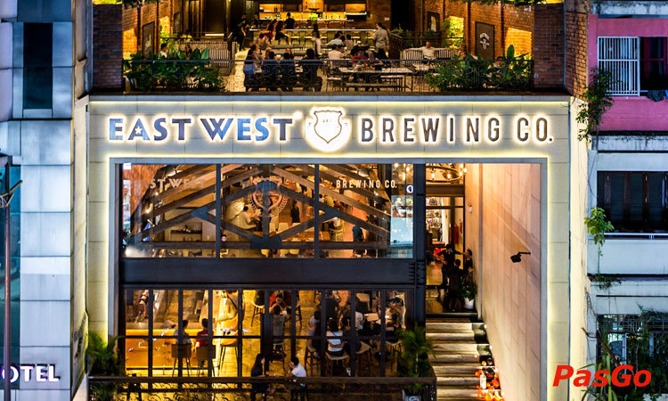 nha hang east west brewing ly tu trong 1 306728624599