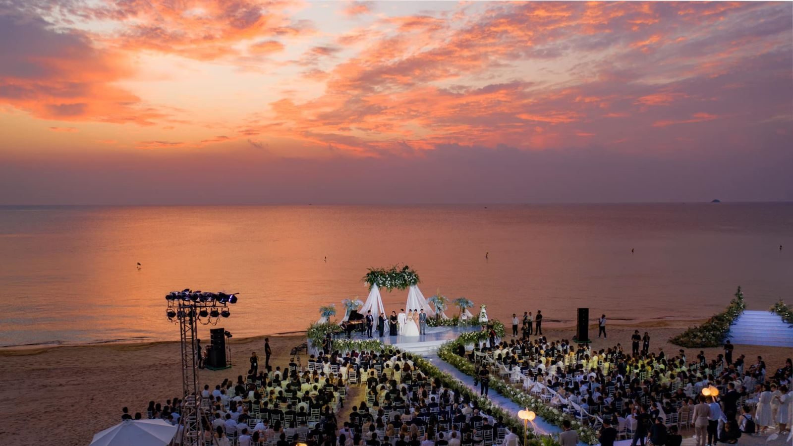 What to prepare for a sunset beach wedding - KISS Wedding Planner