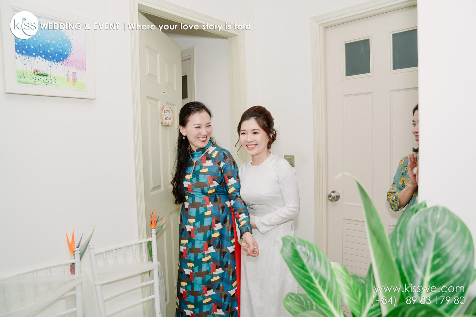 đám cưới online tại nhà cùng với sự góp mặt của vài thành viên trong gia đình