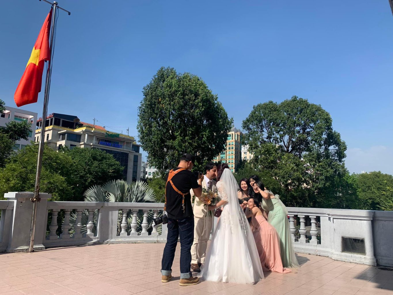 chụp pre wedding ngoài đường phố